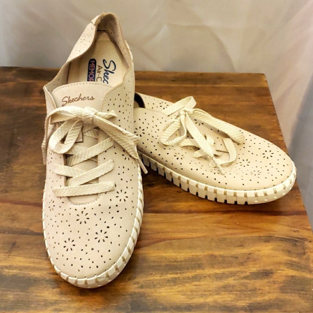 SKECHERS perforated lace up 8.5m
